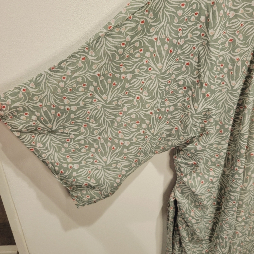 New Sonoma one size light green w/floral print bathrobe - Picture 2 of 5